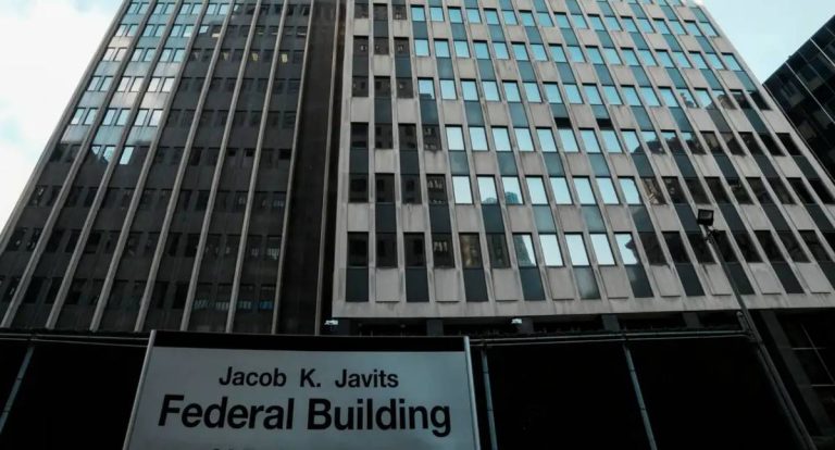 Agentes do FBI realizam busca na casa de repórter do Washington Post