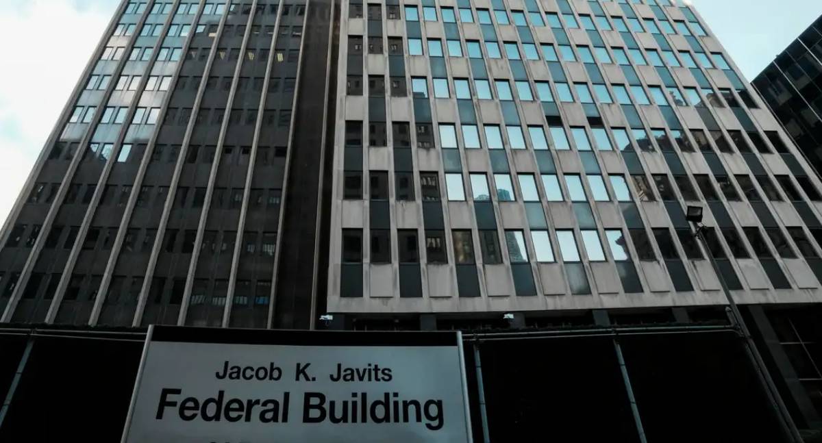 Agentes do FBI realizam busca na casa de repórter do Washington Post