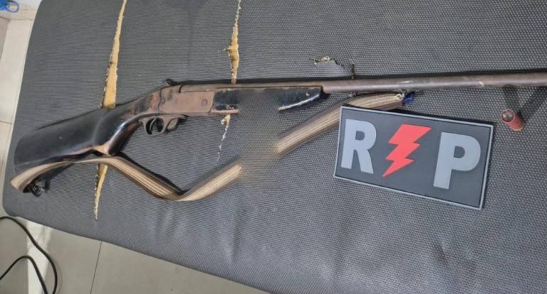 Alta Floresta – Homem é preso após ameaçar familiares com armas em aldeia