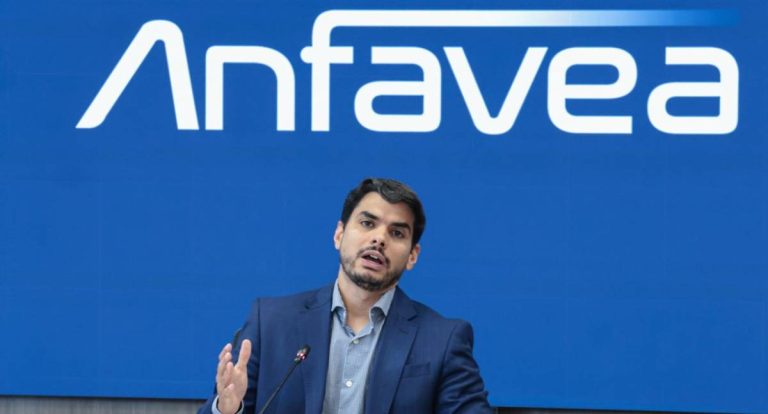 Anfavea projeta crescimento de 3,7% na produção de veículos para 2026