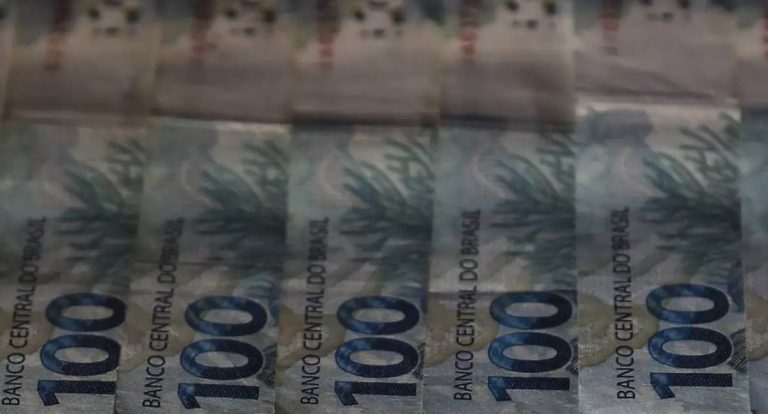 Arrecadação federal bate recorde histórico de 2,89 trilhões de reais em 2025