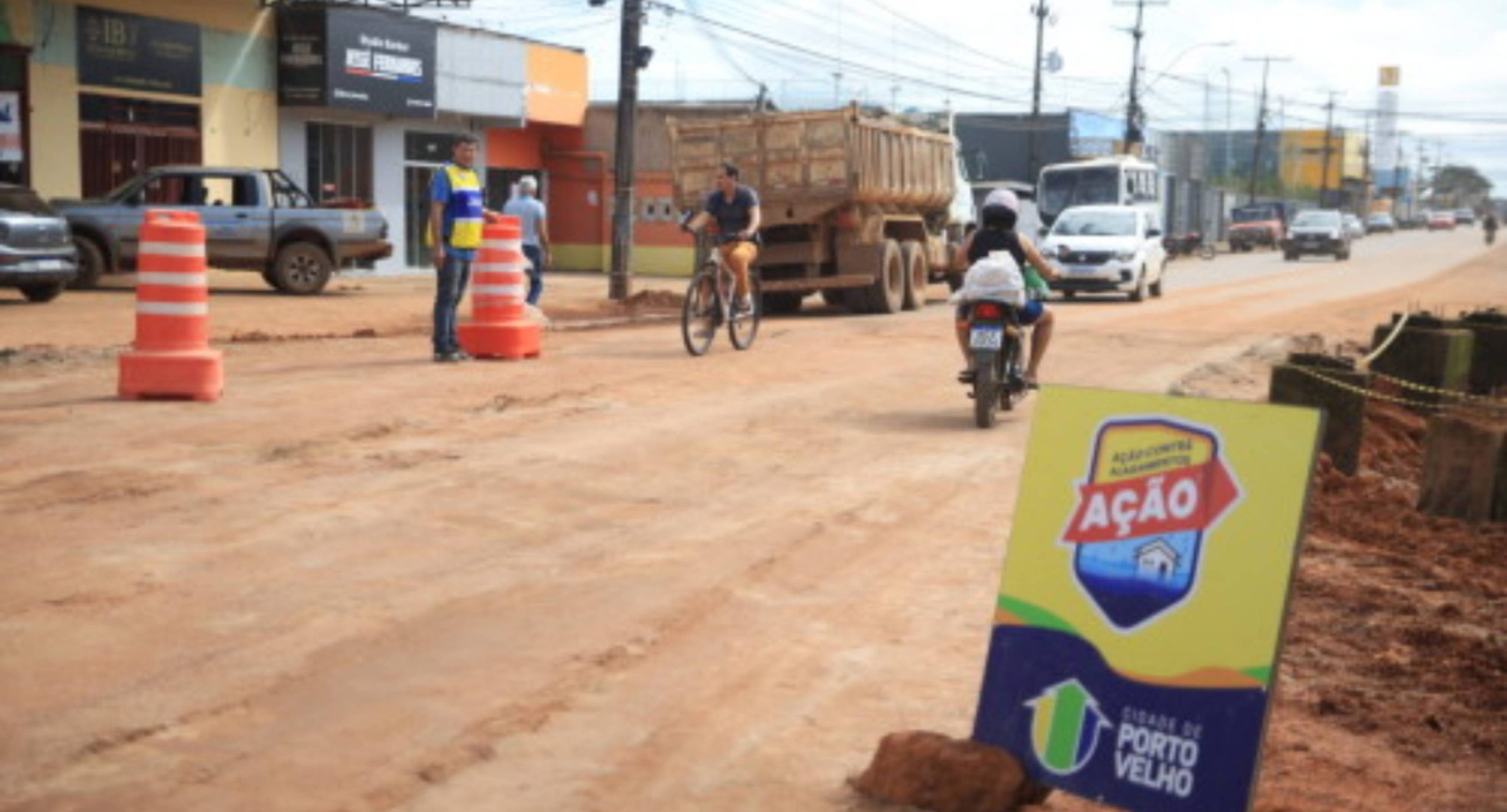 Avenida Calama é liberada e serviços de drenagem avançam
