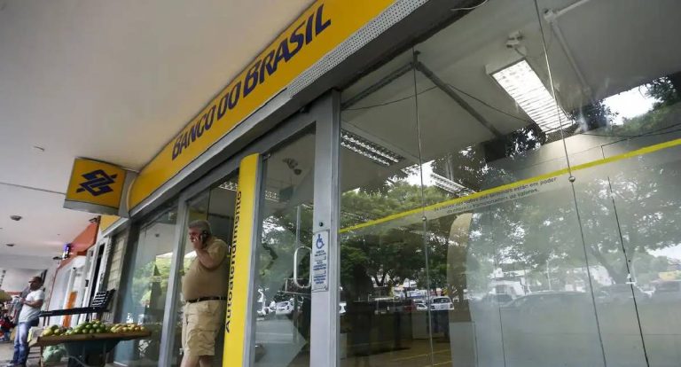 Bancos voltam a atender público normalmente nesta sexta-feira