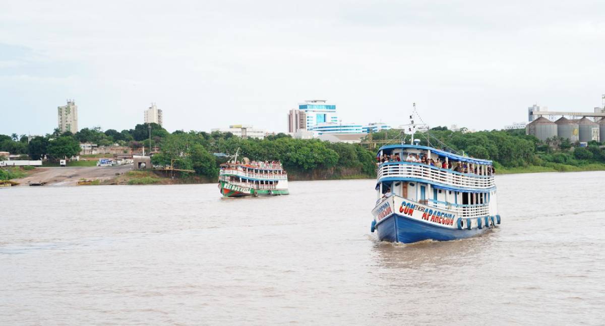 Barqueiros resgatam tradição de passeios pelo rio Madeira