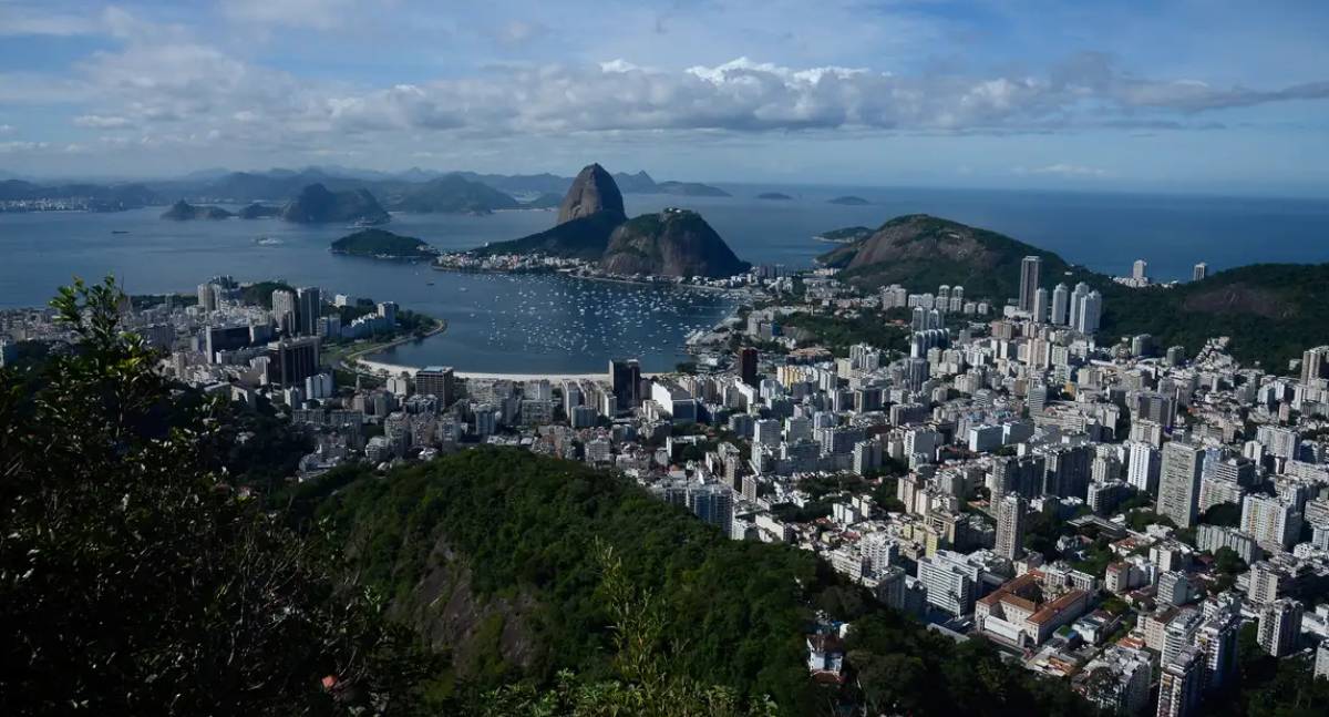 Brasil lidera crescimento do turismo internacional com alta de 37%