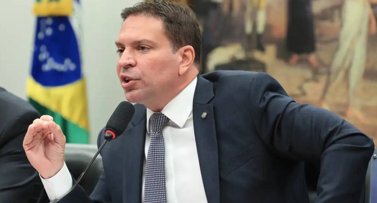 Brasil oficializa pedido de extradição de Ramagem aos EUA