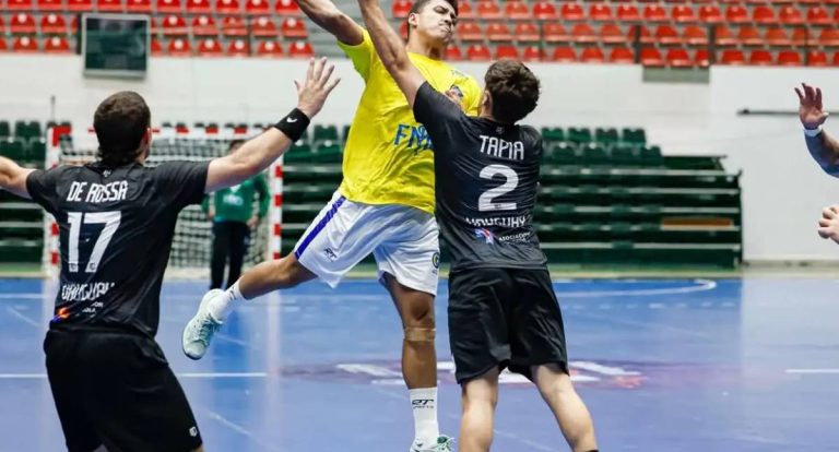 Brasil vence Uruguai e mantém invencibilidade no Sul-Centro Americano