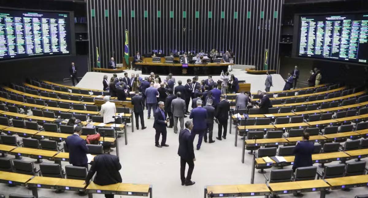 Câmara dos Deputados abre concurso com salário de R$ 21 mil
