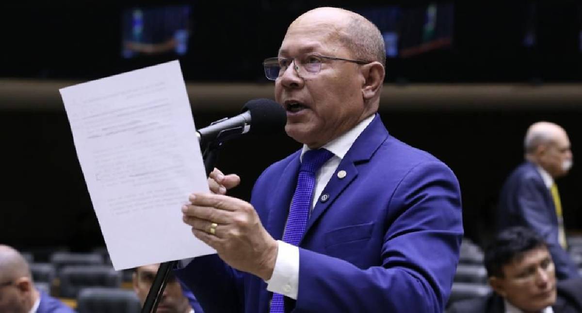 Chrisóstomo critica Moraes: pede prisão domiciliar a Bolsonaro