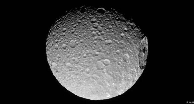 Cientistas anunciam descoberta de oceano subterrâneo em lua de Saturno com potencial de vida