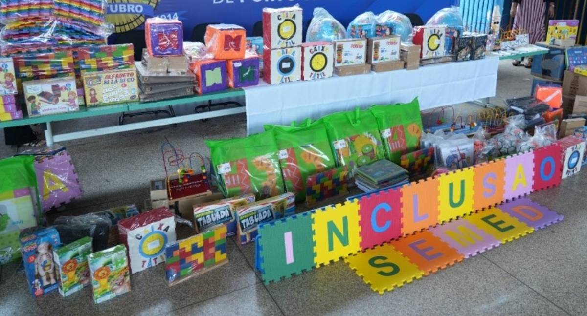 Cláudia de Jesus pede inclusão de cuidadores e psicopedagogos em concursos da Seduc