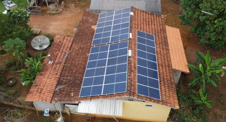 Cláudia de Jesus propõe isenção de ICMS para energia solar em Rondônia