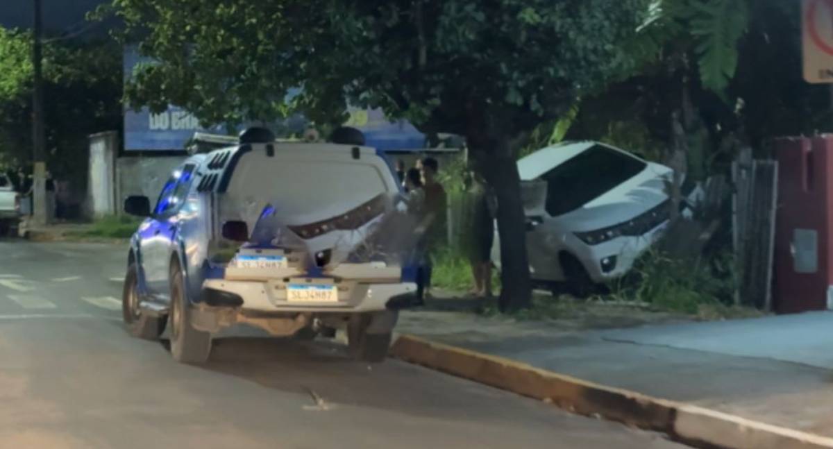 Colisão em rotatória causa prejuízos no cruzamento das avenidas 2 de Abril e 6 de Maio em Rondônia