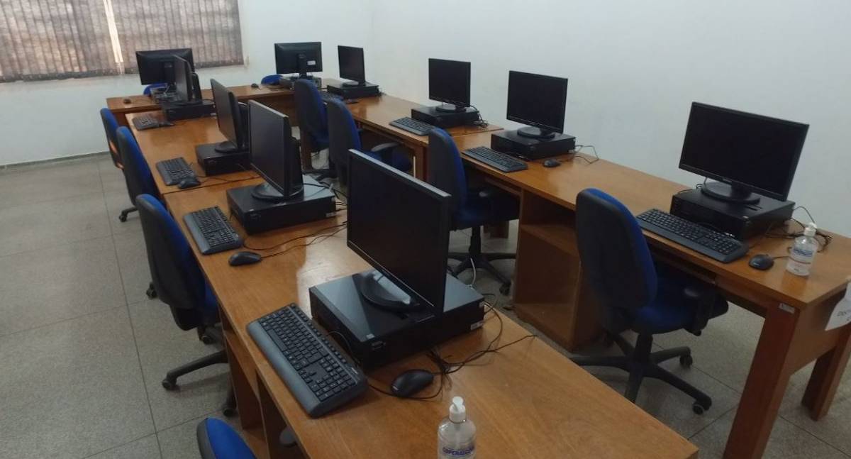 Com apoio de Cláudia de Jesus, escola de Teixeirópolis recebe R$ 65 mil em computadores