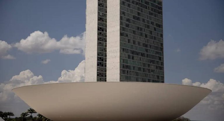 Concurso da Câmara dos Deputados abre inscrições com 70 vagas imediatas