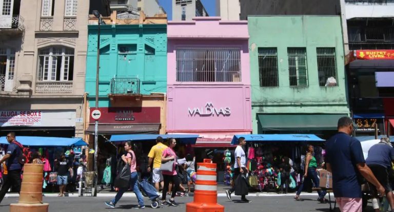 Consumo das famílias leva desemprego ao menor nível histórico