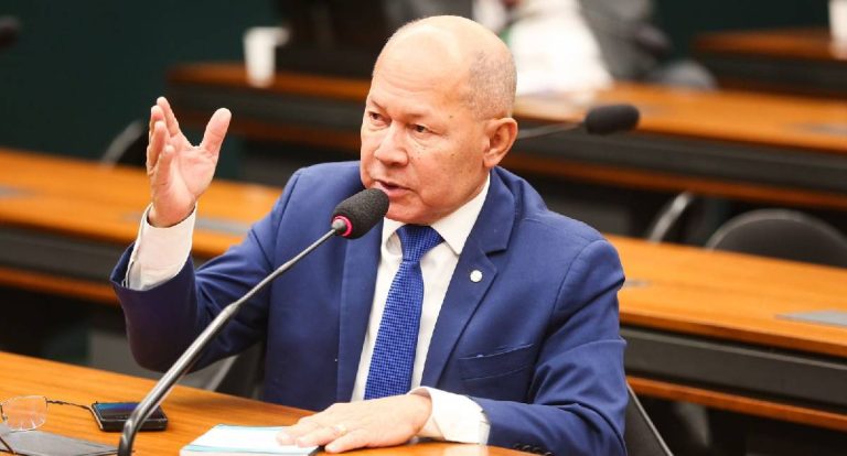 Coronel Chrisóstomo destina emenda e moderniza escolas de Guajará-Mirim