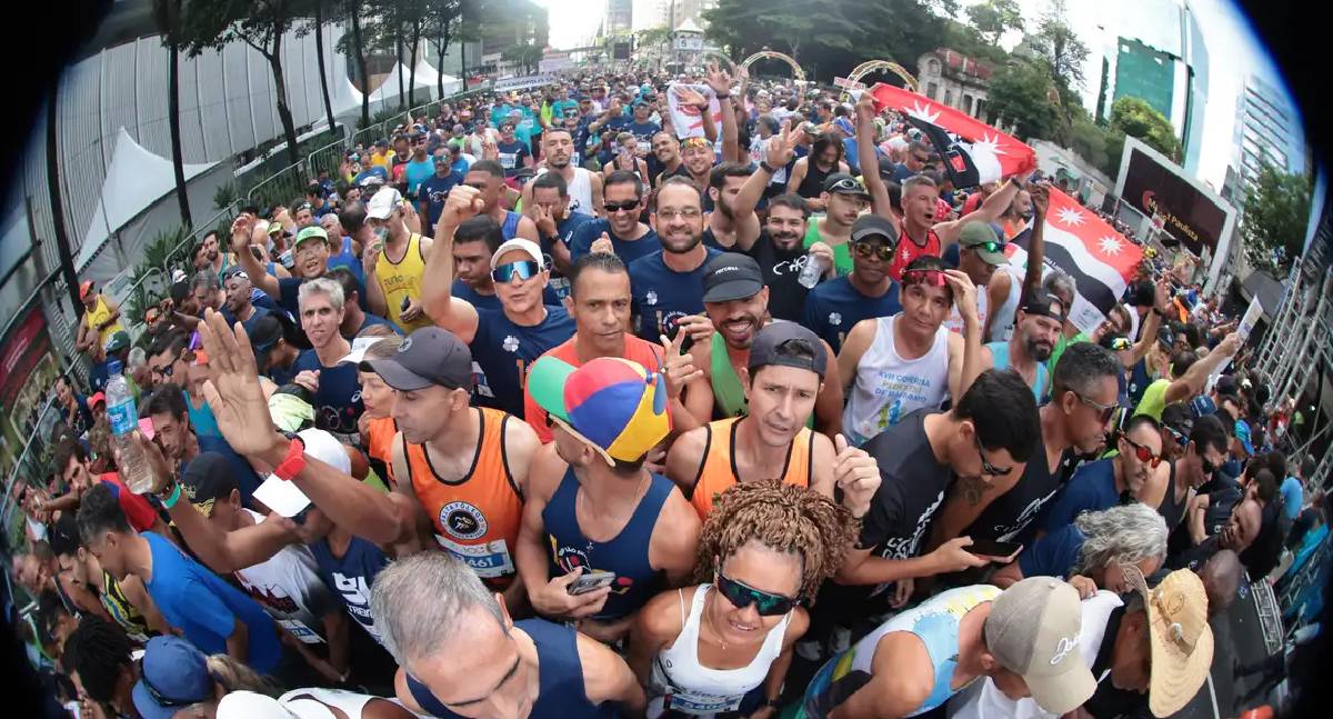 Corredores anônimos animam São Silvestre centenária.