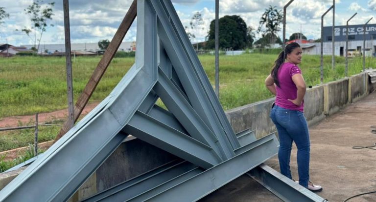 Deputada Dra. Taíssa vistoria obras do estádio João Saldanha