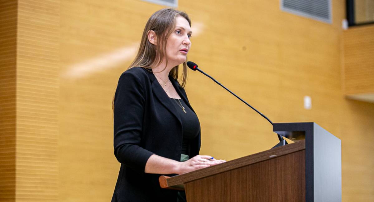 Deputada Lebrinha acompanha uso de equipamentos agrícolas em São Felipe D'Oeste