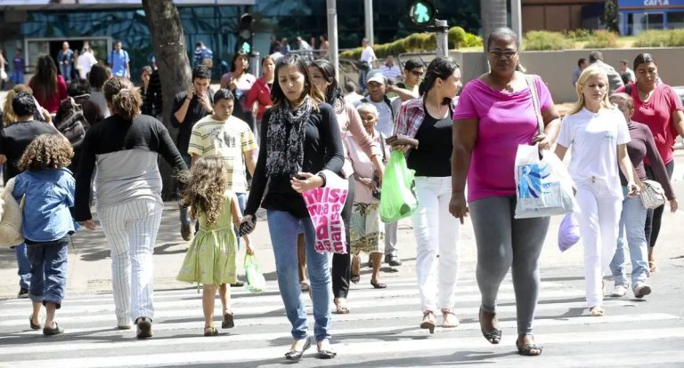 Desemprego cai para 5,1% e atinge menor nível da história
