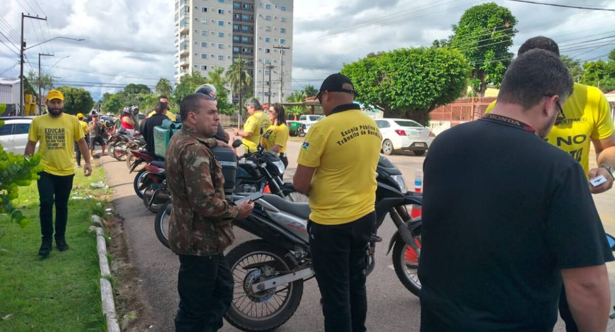 Detran-RO realiza ação 2 Rodas 1 Só Vida para conscientizar motociclistas na capital
