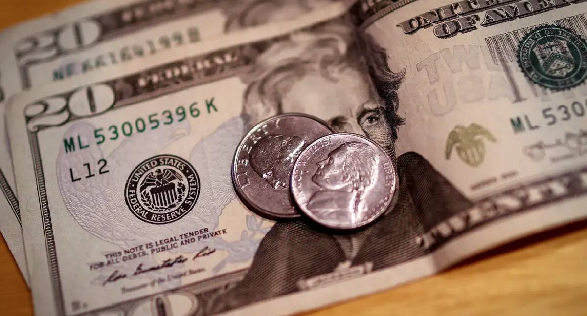 Dólar cai para R$ 5,37 e Bolsa sobe com alívio sobre Venezuela