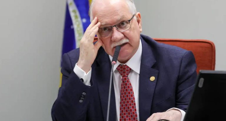 Edson Fachin afirma que democracia atravessa tempos desafiadores