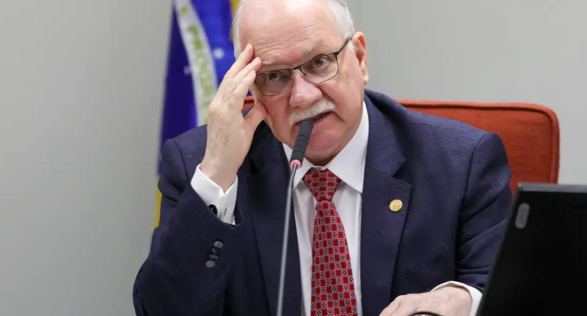 Edson Fachin afirma que democracia atravessa tempos desafiadores