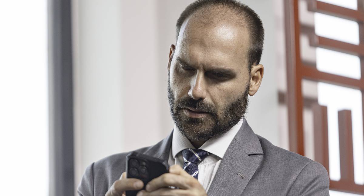 Eduardo Bolsonaro ameaça Lula após captura de Maduro