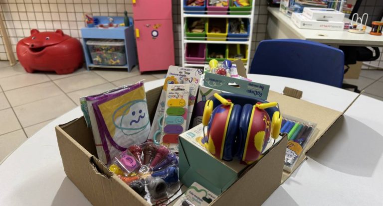 Educação inclusiva é fortalecida com distribuição de kits adaptados em Porto Velho