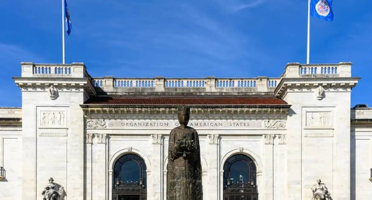 EUA defendem controle do petróleo venezuelano em reunião da OEA