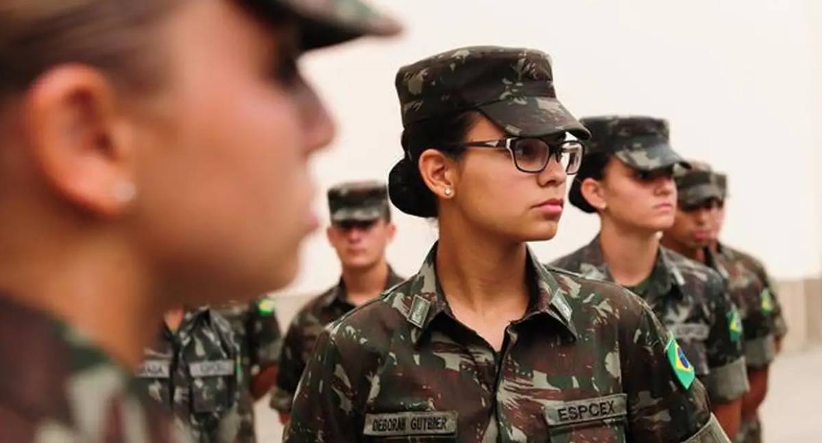 Exército realiza seleção para alistamento de homens e mulheres