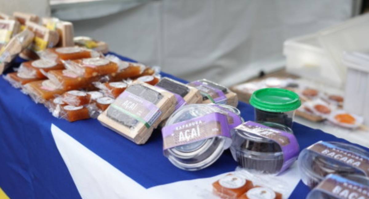 Feira Compre Mais Aqui movimenta economia no Complexo da EFMM