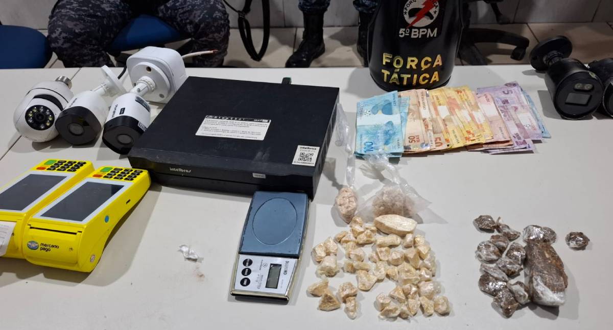 Força Tática fecha ponto de venda de drogas em bar na zona leste