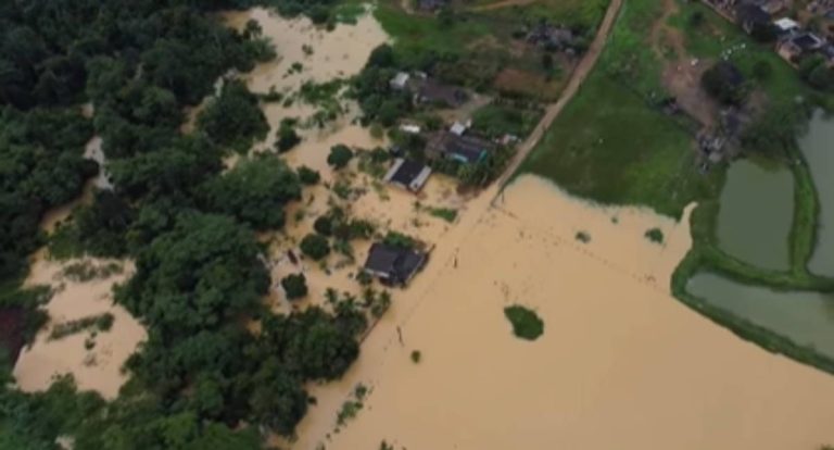 Forte chuva em Buritis causa alagamentos e assusta moradores