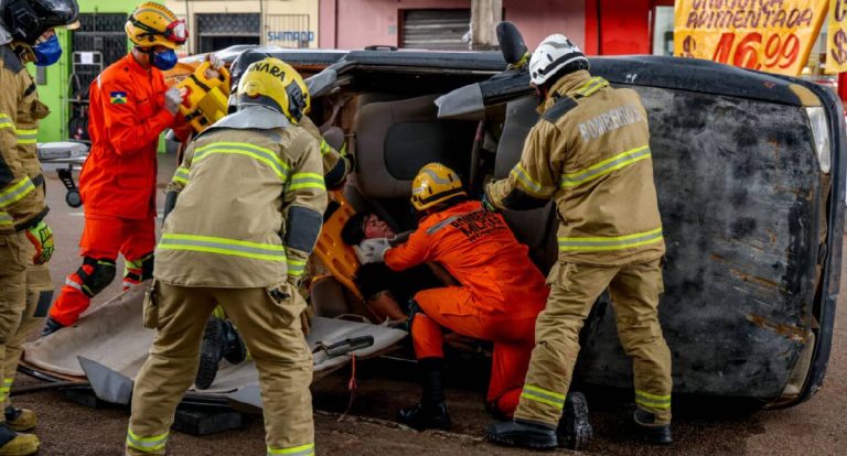 Governo de RO promove simulação de acidente e alerta sobre riscos no trânsito
