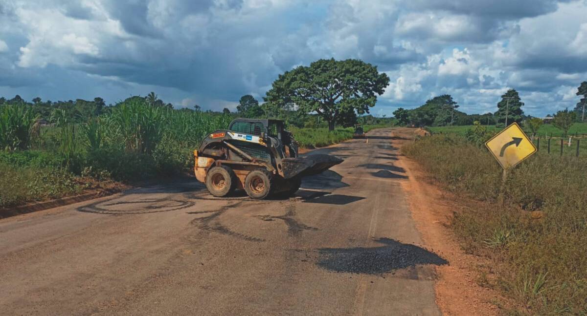 Governo executa manutenção asfáltica em 40 km da RO-133 entre Vale do Anari e Theobroma