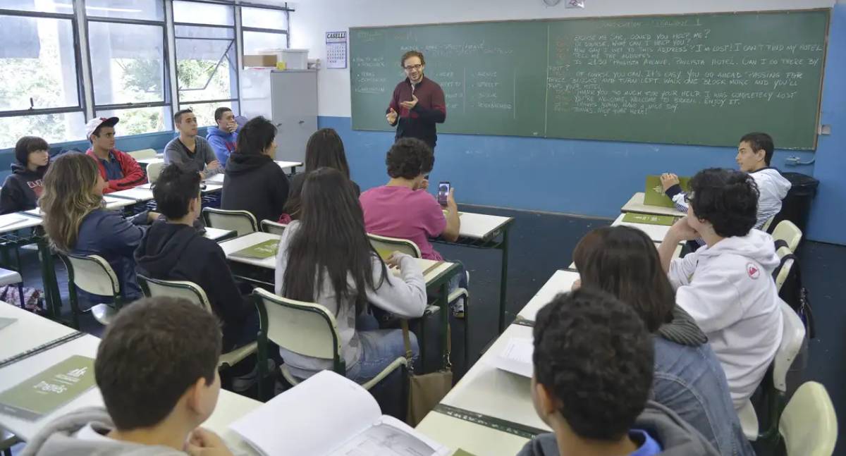 Governo federal oficializa reajuste do piso do magistério para 5,1 mil reais