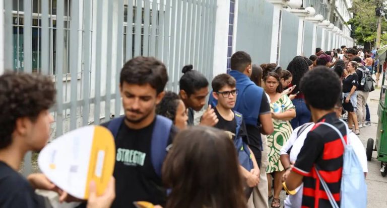 Governo lança inteligência artificial para orientar candidatos do Enem