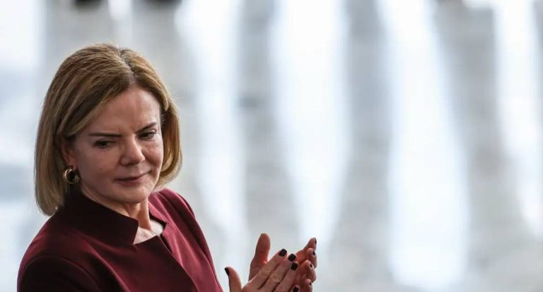 Governo planeja acelerar projeto para extinguir jornada 6x1