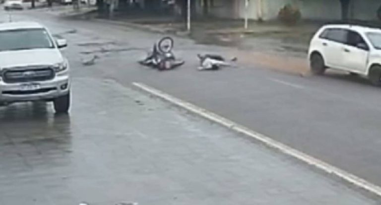 Grave acidente entre moto e carro: motociclista em estado crítico