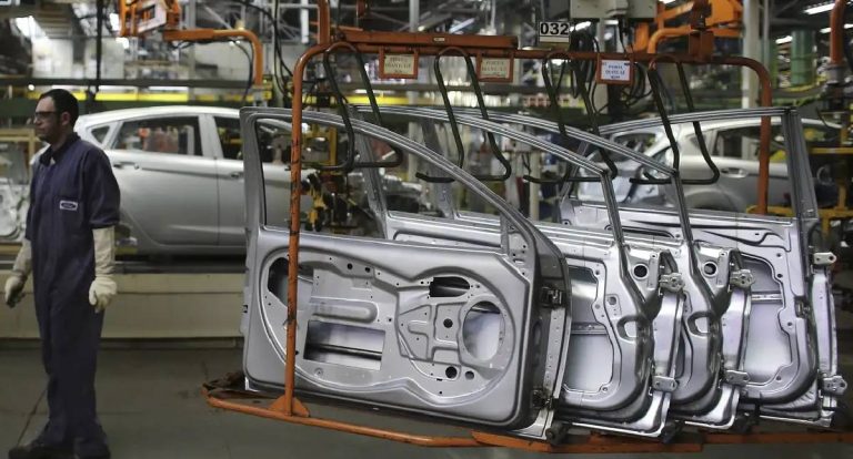 Indústria brasileira fica estável: produção não cresce em novembro