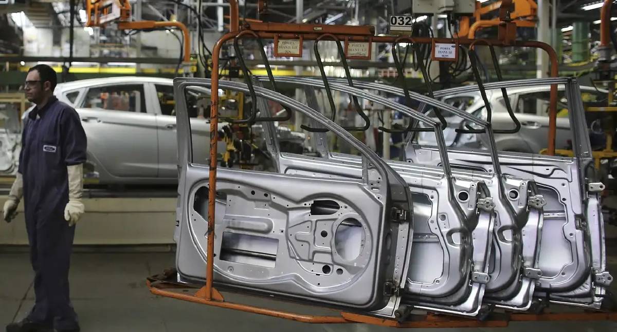 Indústria brasileira fica estável: produção não cresce em novembro