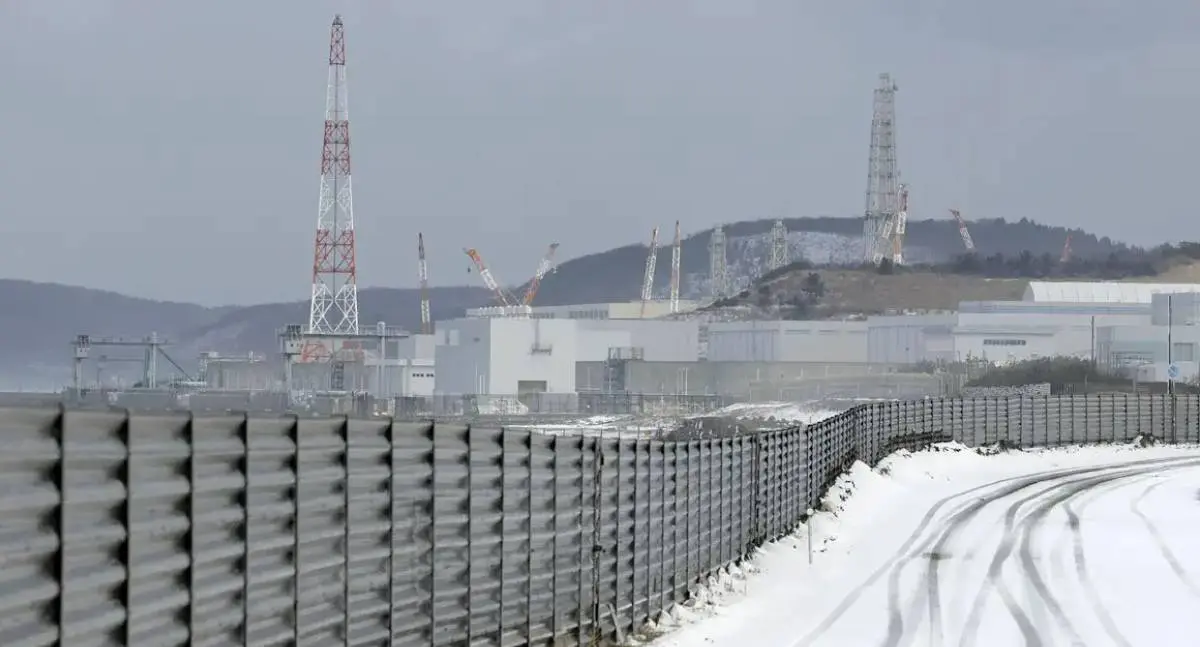 Japão suspende maior usina nuclear do mundo após alarme