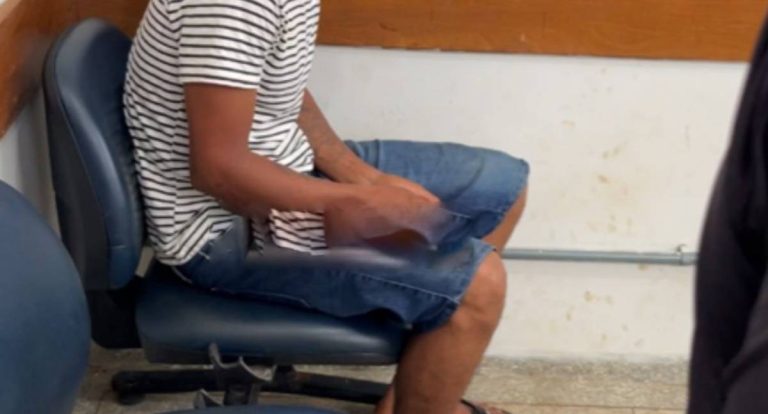 Jovem com mandado de prisão se apresenta espontaneamente à Justiça