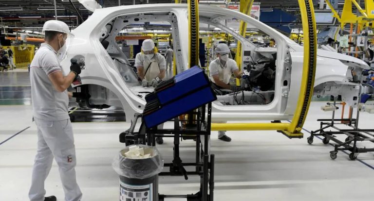 Juros altos dificultam acesso ao crédito para 80% das indústrias