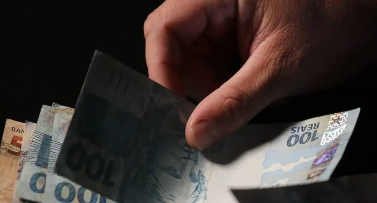 Lei do salário mínimo que faz 90 anos organizou relações de trabalho