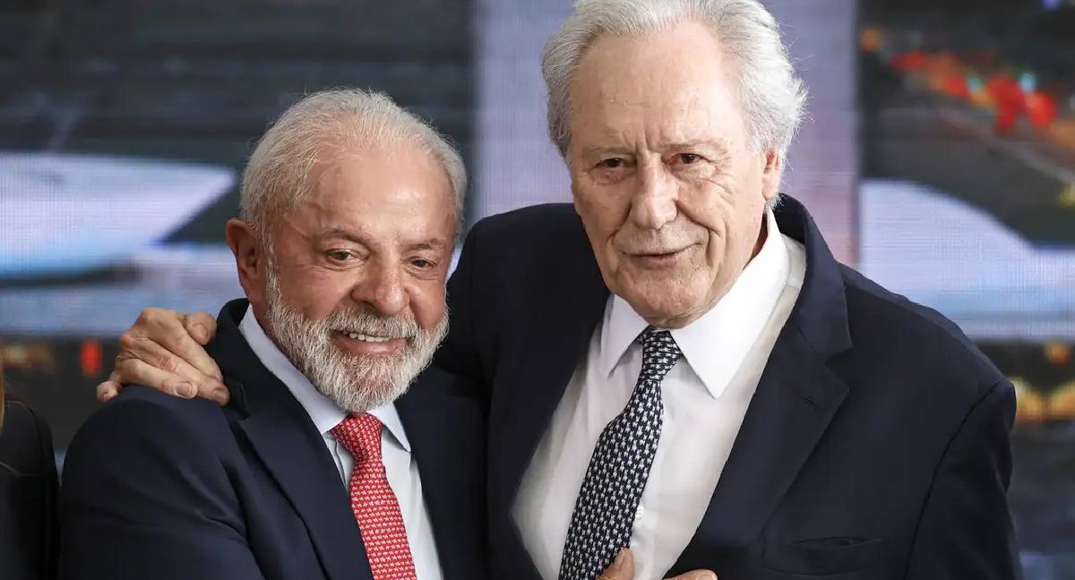 Lewandowski entrega carta de demissão do Ministério da Justiça