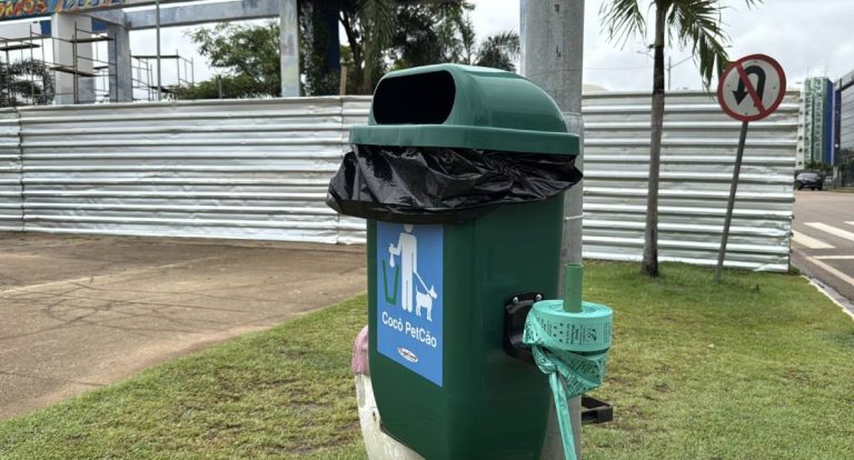 Lixeiras pet são instaladas em pontos de grande circulação em Porto Velho